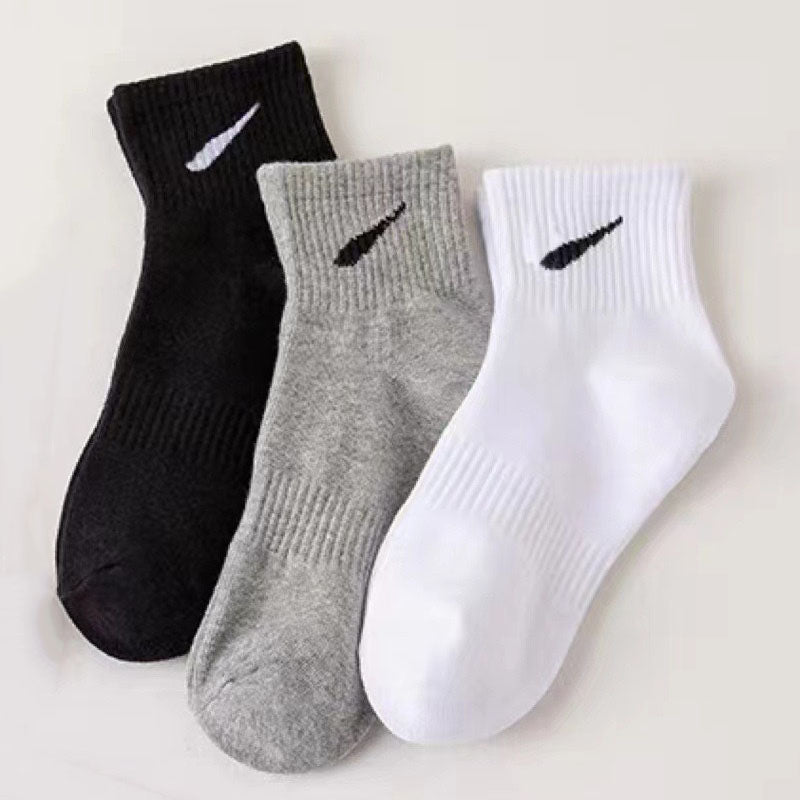 10 Pairs Simple Solid Color Versatile Ankle Socks_0